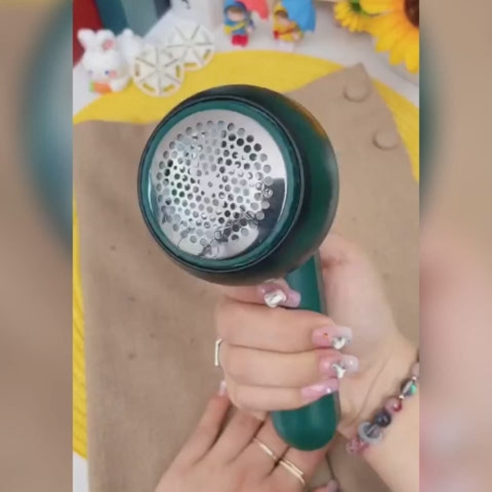 **Clothes Lint Remover Trimmer Portable – Restore Your Clothes to Perfect Smoothness Instantly!**